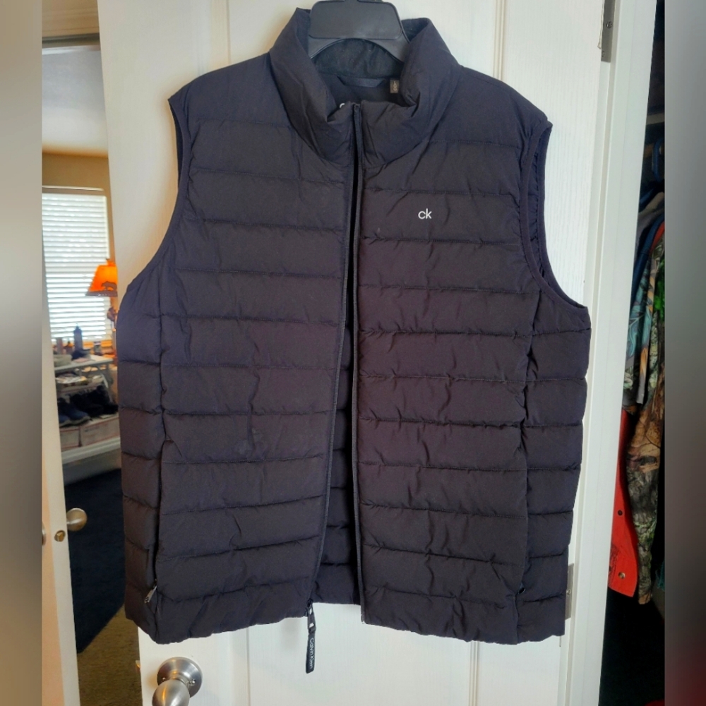 Calvin Klein men's size large puffer vest. Like new.